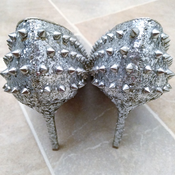 ⭐SOLD⭐🆕Shoe Mint ZOE Silver Spiked Heels - Picture 4 of 8